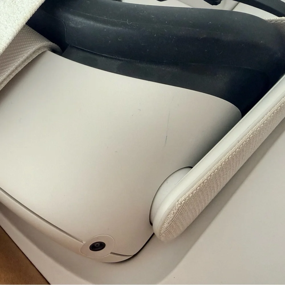 Quest 2 VR Headset - White